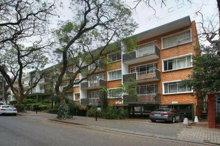 Modern Apartment In Rosebank Johannesbourg Extérieur photo